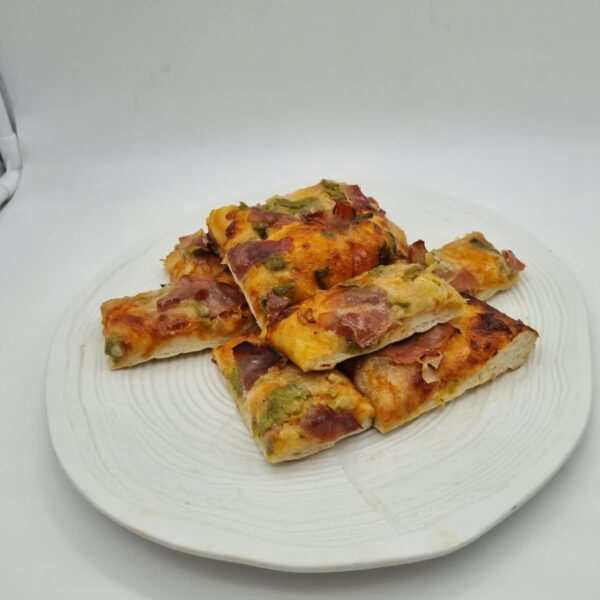 Coca salada de espárragos