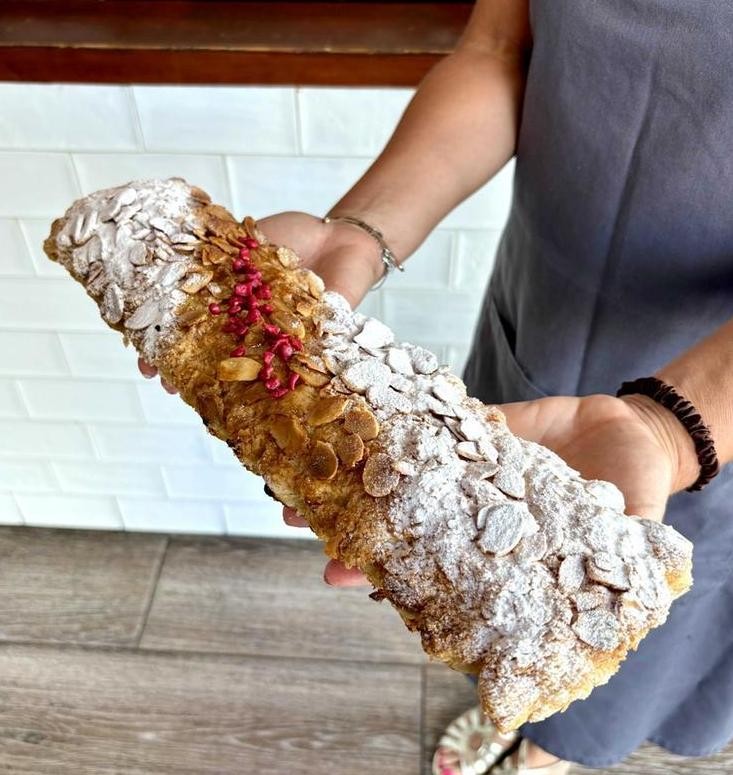 Capa de hojaldre, crema y tradición